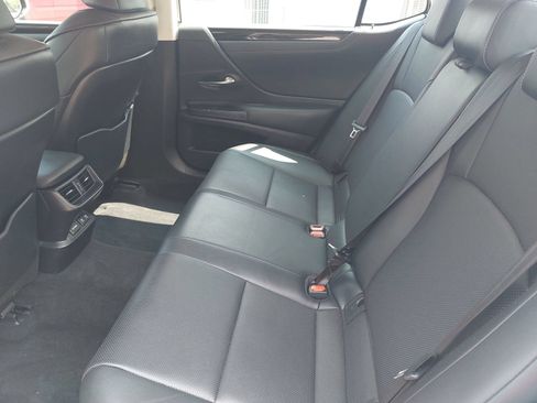 Used 2019 Lexus ES 300h w/ Premium Package FWD image 16