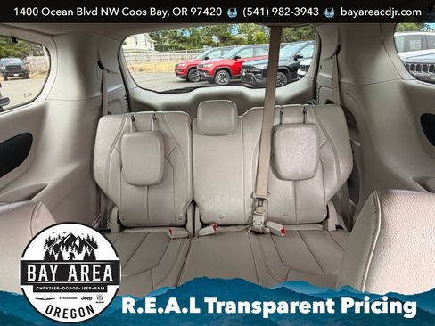 Used 2021 Chrysler Pacifica Touring-L FWD image 18