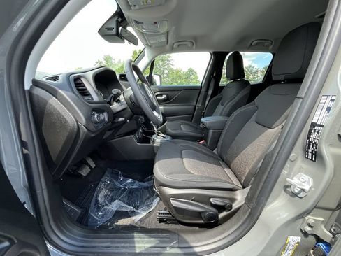 Used 2023 Jeep Renegade Latitude AWD/4WD image 10