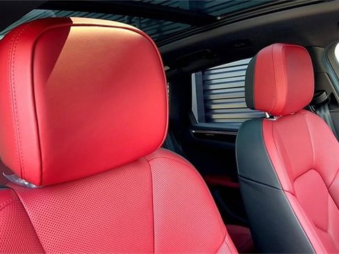 New 2025 Porsche Macan image 8