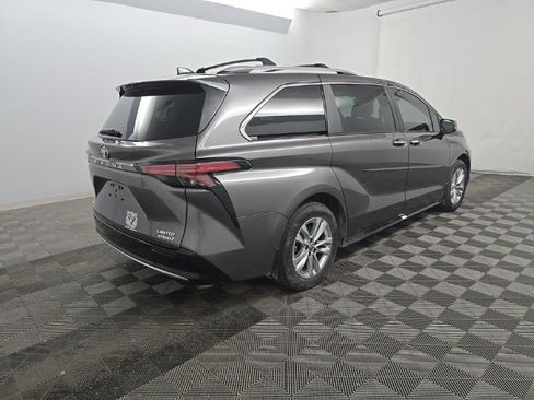 Used 2024 Toyota Sienna Limited AWD/4WD image 4