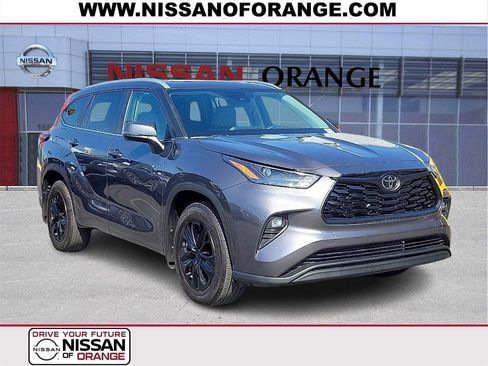 Used 2024 Toyota Highlander XLE AWD/4WD image 1