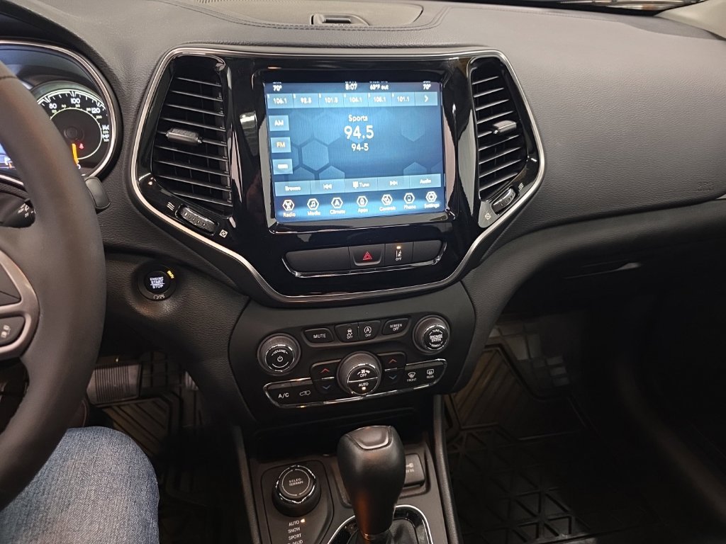 Used 2022 Jeep Cherokee Limited AWD/4WD image 17