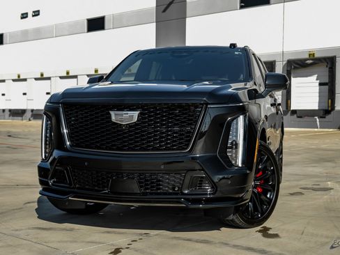 Used 2025 Cadillac Escalade V image 3