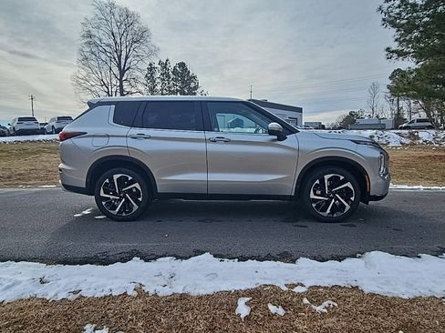 Used 2024 Mitsubishi Outlander SE image 4