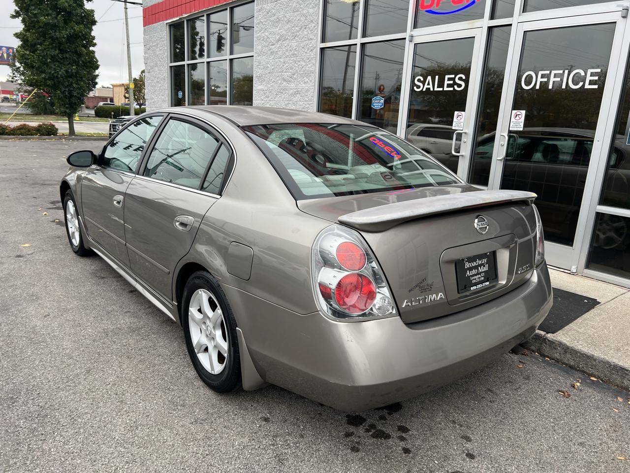 Used 2005 Nissan Altima 2.5 S w/ (F01) Convenience Pkg FWD image 5