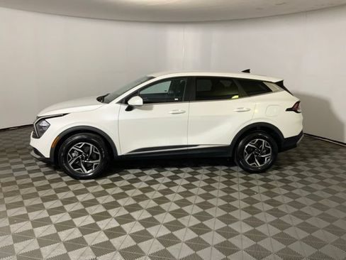 Used 2023 Kia Sportage LX AWD/4WD image 11