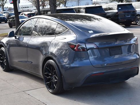 Used 2021 Tesla Model Y Long Range image 10