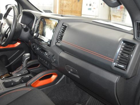 Used 2024 Nissan Frontier PRO-4X w/ Pro Convenience Package image 11