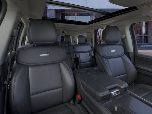 Used 2026 Ford Expedition Platinum w/ Driver's Package AWD/4WD image 10