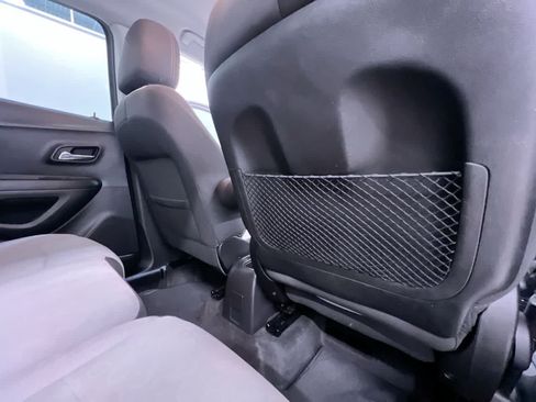 Used 2020 Chevrolet Trax LS FWD image 38