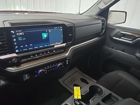 Used 2024 Chevrolet Silverado 1500 LT image 25