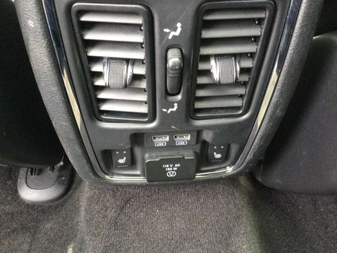 Used 2019 Jeep Grand Cherokee Limited w/ Luxury Group II AWD/4WD image 21