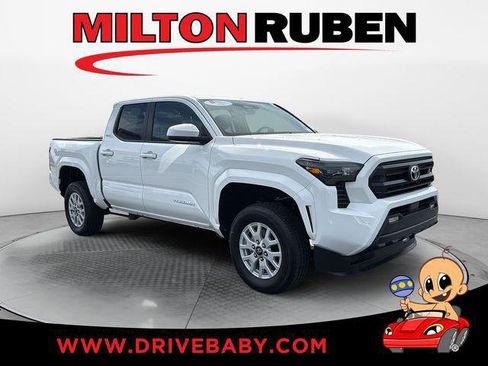 Certified 2025 Toyota Tacoma SR5 image 1