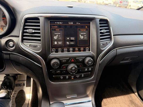 Used 2018 Jeep Grand Cherokee Limited image 37