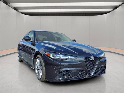New 2025 Alfa Romeo Giulia image 2