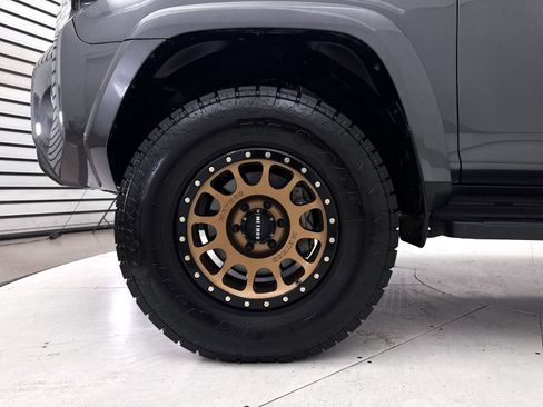 Used 2020 Toyota 4Runner SR5 AWD/4WD image 13