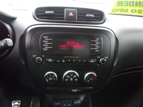 Used 2015 Kia Soul Base 4dr Crossover 6M image 20