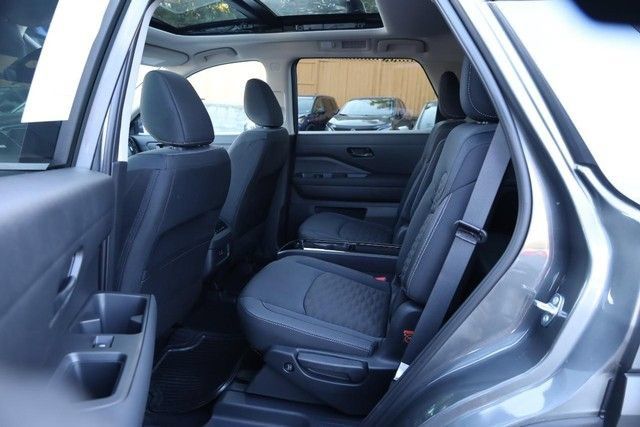 Certified 2025 Nissan Pathfinder SV w/ SV Premium Package AWD/4WD image 24