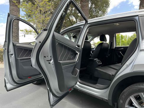 Used 2023 Volkswagen Tiguan SE FWD image 45