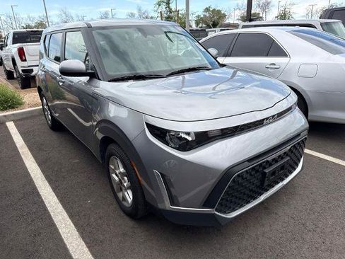 Used 2025 Kia Soul LX w/ LX Technology Package FWD image 1