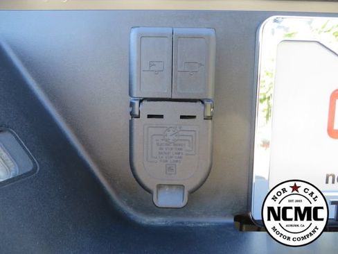 Used 2025 GMC Sierra 2500 AT4 AWD/4WD image 14
