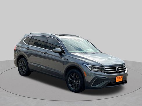 Used 2024 Volkswagen Tiguan SE w/ Panoramic Sunroof Package FWD image 7