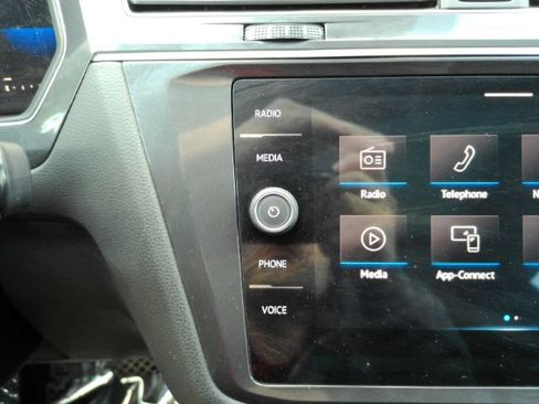 Used 2022 Volkswagen Tiguan SE w/ Panoramic Sunroof Package FWD image 42