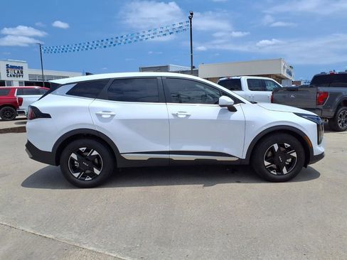 Certified 2026 Kia Sportage LX FWD image 9