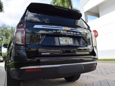 Used 2022 Chevrolet Suburban LT RWD image 19