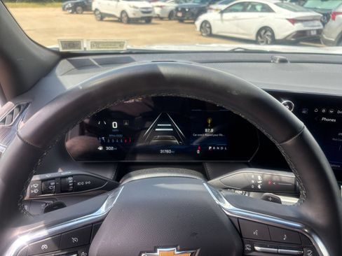 Used 2025 Chevrolet Equinox LT FWD image 39
