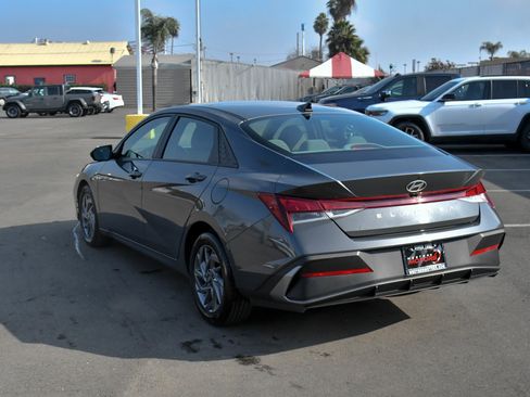 Used 2024 Hyundai Elantra SEL image 6