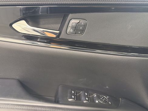 Used 2022 Lincoln Nautilus FWD w/ Premium Package image 18