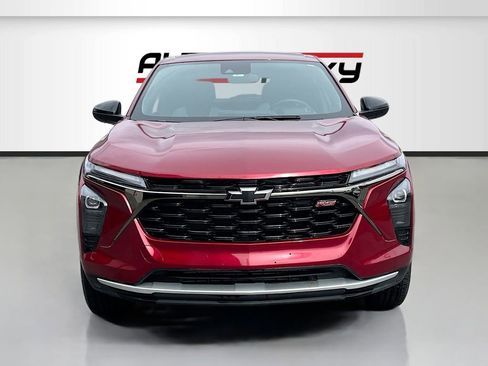 Used 2024 Chevrolet Trax RS FWD image 2