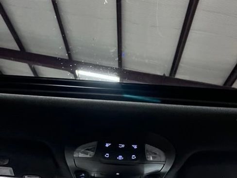 Used 2023 Chrysler Pacifica Limited w/ Uconnect Theater Family Group FWD image 35