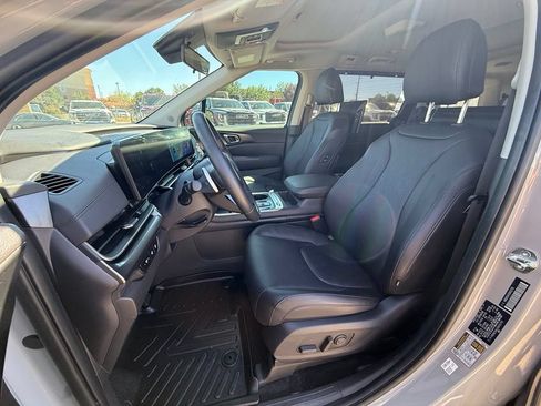 Used 2025 Kia Carnival SX FWD image 10
