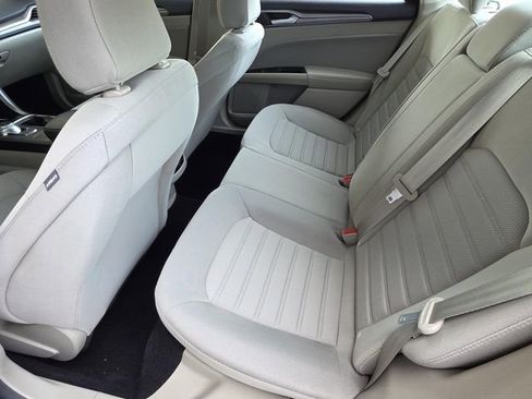 Used 2020 Ford Fusion SE w/ Fleet SE Value Package image 8