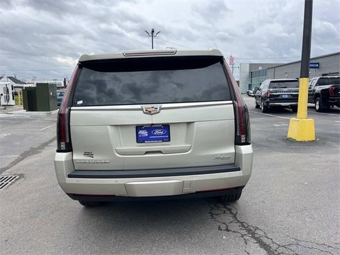 Used 2016 Cadillac Escalade Platinum image 4