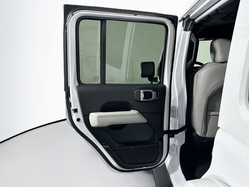 Used 2023 Jeep Wrangler Unlimited Sahara image 26