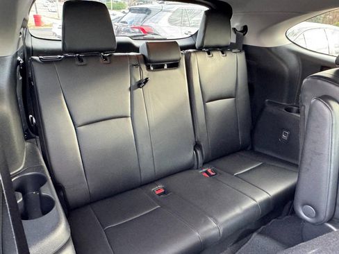 Used 2024 Toyota Highlander image 11