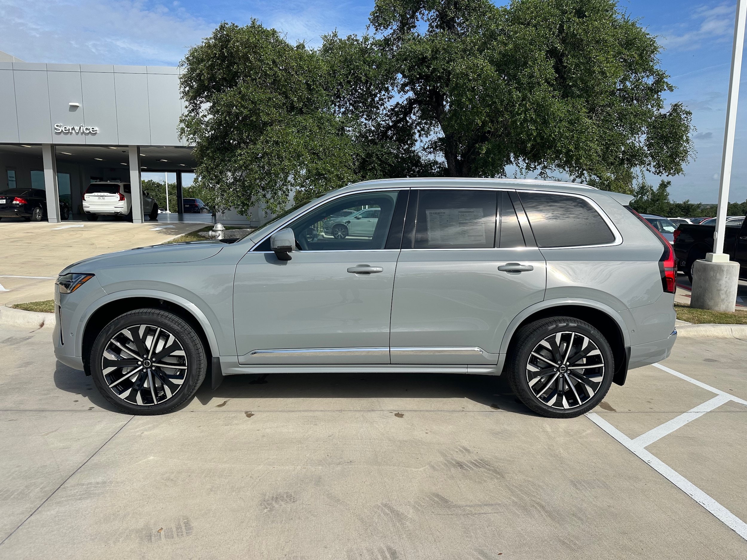 Used 2026 Volvo XC90 B5 Plus w/ Protection Package Premier AWD/4WD image 3