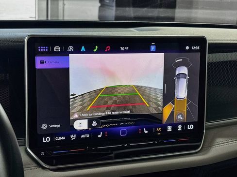 Certified 2025 Volkswagen Tiguan SE FWD image 17