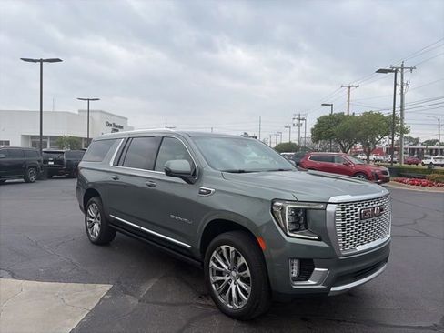 Used 2024 GMC Yukon XL Denali AWD/4WD image 4