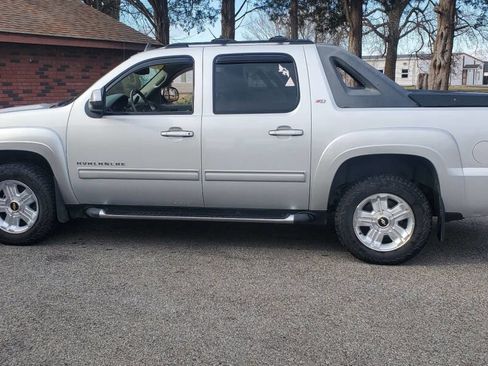 Used 2012 Chevrolet Avalanche LT w/ Suspension Package, Off-Road image 22