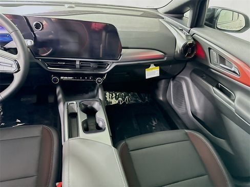 New 2025 Chevrolet Equinox EV RS image 18