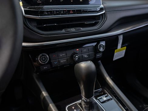 New 2026 Jeep Compass Latitude AWD/4WD image 25