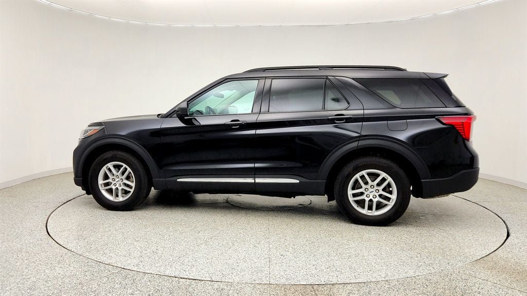 Used 2025 Ford Explorer Active AWD/4WD image 8