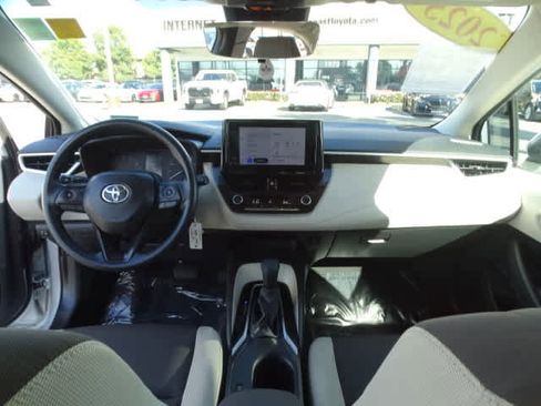 Used 2025 Toyota Corolla LE image 23