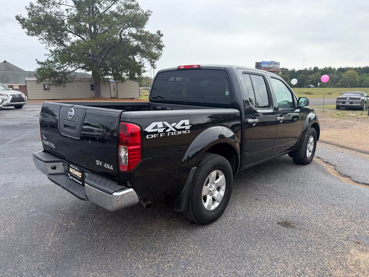 Used 2011 Nissan Frontier SV AWD/4WD image 3