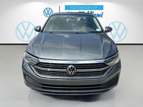 Used 2023 Volkswagen Jetta SE w/ Panoramic Sunroof Package FWD image 2
